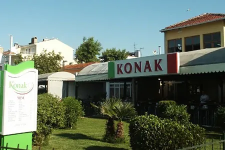 Büyükada Konak'ın bahçesi ve tabelası