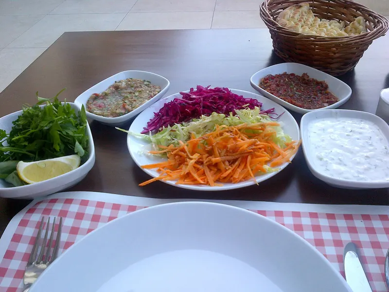 Meze tabakları ve salata
